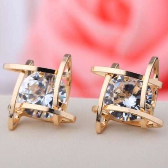 NEW Gold 3D Solitaire Caged Diamond Stud Earrings - Picture 2 of 9